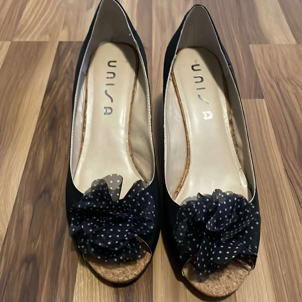 New never been worn sandals